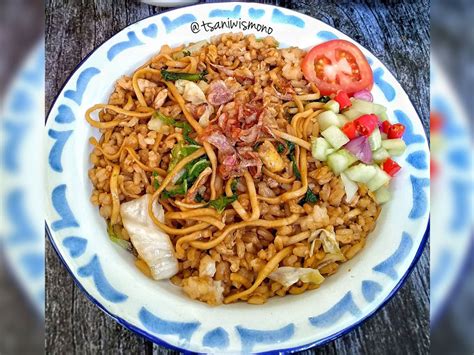 Setiap daerah di nusantara pun punya nasi goreng khasnya sendiri. 25 Kuliner Khas Malang yang Bikin Ketagihan | Tagar