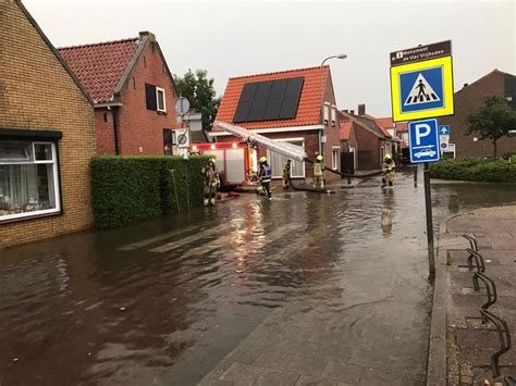Het noordoosten van friesland ondergaat al veel wateroverlast door het noodweer. Wateroverlast in West-Brabant: 'Die bui bleef ...