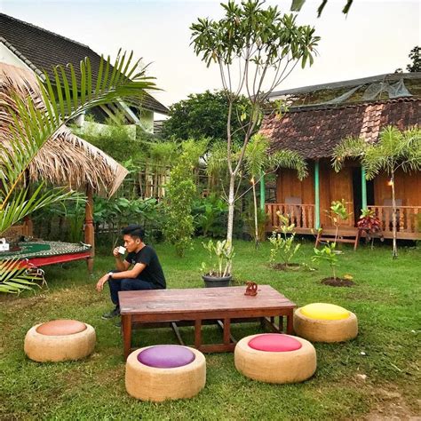 Desain dan arsitektur rumah jawa dipakai dengan fungsi yang beragam. Kampung Jawa, Restoran Tradisional yang Kekinian di Jogja