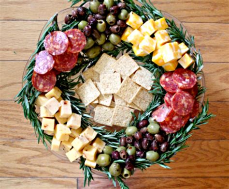 Try these christmas appetizers at your next holiday party. 120 Festive Christmas Appetizers | Fruit appetizers ...