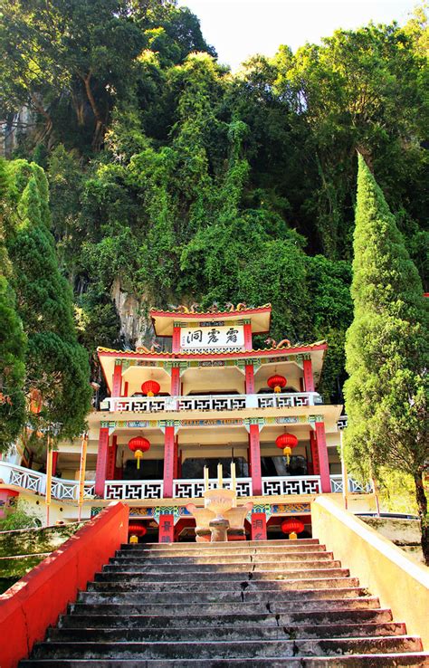 Qing xin ling leisure and cultural village. 霹雳洞 Perak Tong Cave Temple | History of this cave temple ...