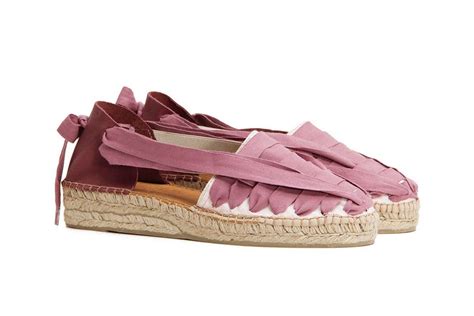 Ponte tus zapatos es una hermosa cancion infantil que nos recuerda todo lo que debemos llevar un dia de frio. Naguisa | Alpargatas, Zapatos, Sandalias