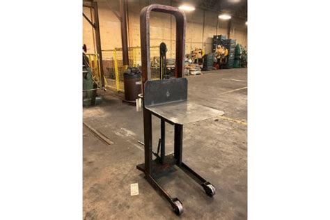 Presto Lift Model Number M166 1000 Pound Capacity Height 143 Inches