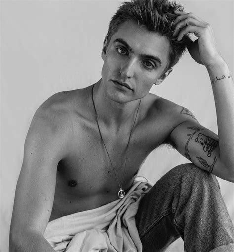 Jules houplain (born 31 january 1999) is a french actor known for his film roles as louis in hidden kisses (2016) and luis in on voulait tout casser, as juliette binoche's character's son, max in who you think i am (2019). Hart Denton shirtless - famousmales