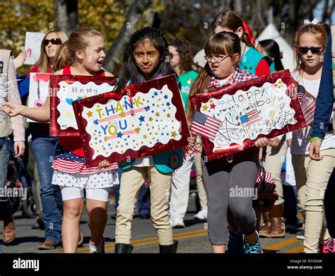 Prescott Arizona Usa November 10 2018 Girl Scouts Marching In The