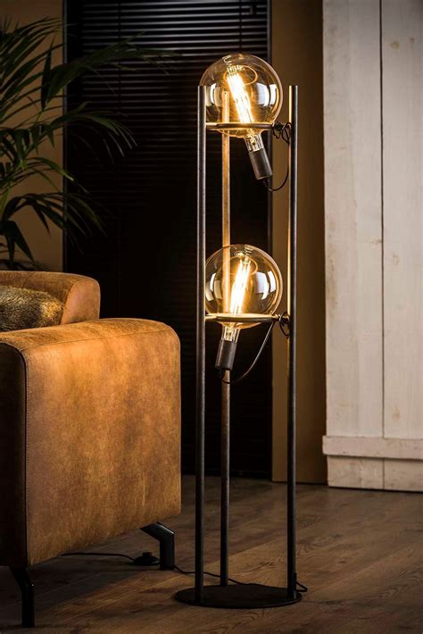 Entdecke unser sortiment kabelloser, smarter leuchtmittel, um das ambiente in deinem zuhause per fernbedienung steuern zu können. Stehlampe Saturn (mit Bildern) | Stehlampe wohnzimmer ...