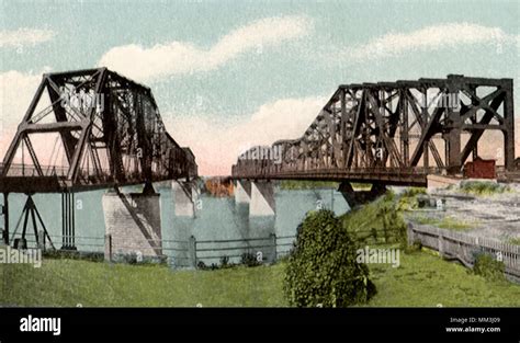 Memphis And Harahan Bridges Memphis 1920 Stock Photo Alamy