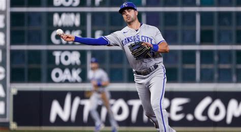 Blue Jays Acquire Two Time All Star Whit Merrifield From Royals