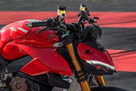 Scopri su moto.it prezzo e dettagli, foto e video, pareri degli utenti, moto ducati nuove e usate. 2020 Ducati Streetfighter V4 & V4S First Look: 15 Fast ...