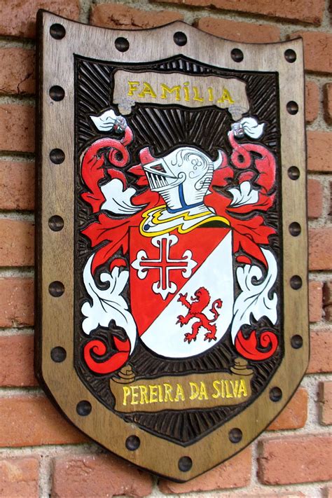 Pereira da silva is a portuguese surname, it may came from the fusion of father and mother one. Brasão da família Pereira da Silva - entalhado em Madeira ...