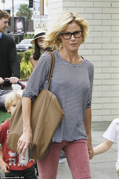 Make Up Free Julie Bowen Shows Off Her Slim Pins In Skinny Jeans As She