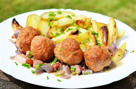 Pečené mäsové guľky s údeným mäsom z jedného pekáča | NajRecept.sk
