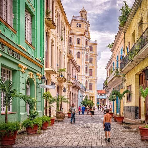 Plaza Vieja Havana Cuba — By Pixamundo Cuba Travel Island Tour