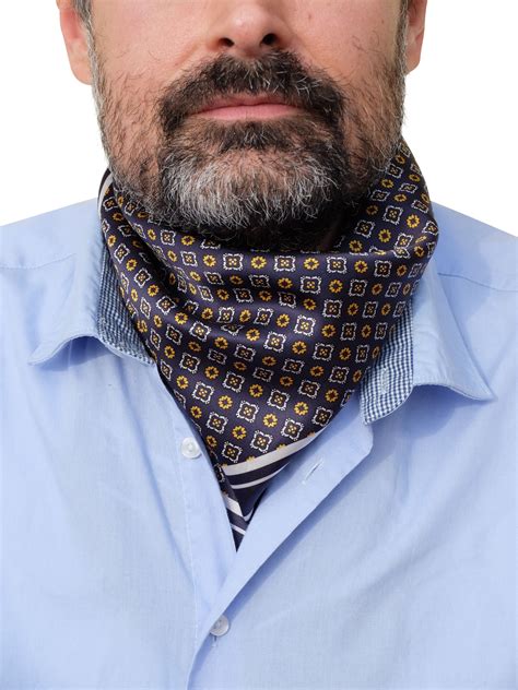 Foulard di seta per uomo con disegni cravatteria prodotto ...
