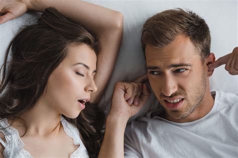 Women Snore And They Shouldnt Be Embarrassed Zquiet