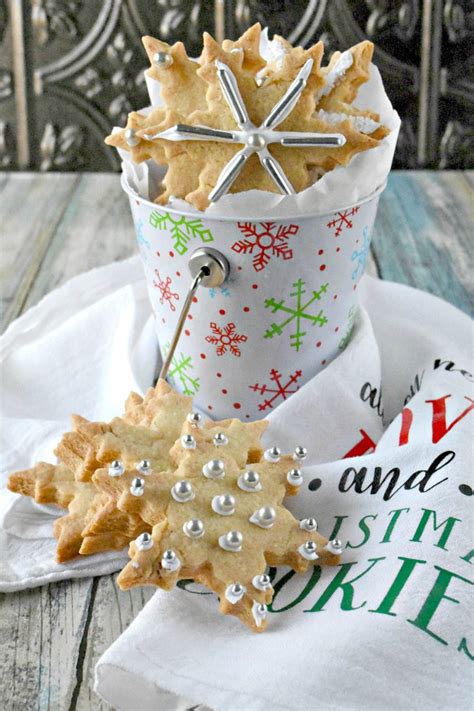 These irish cookies, along with the irish lace cookies are a favorite among my irish friends. Irish Shortbread Cookies - A Kitchen Hoor's Adventures