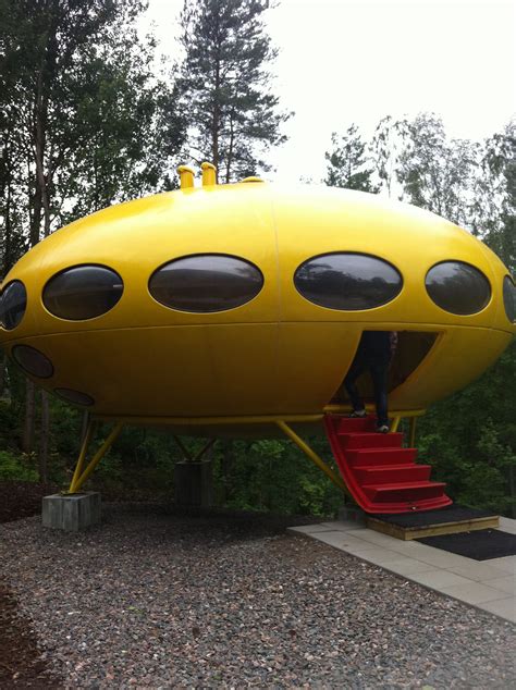 futuro is a round prefabricated house designed by matti suuronen in 1969 more info en