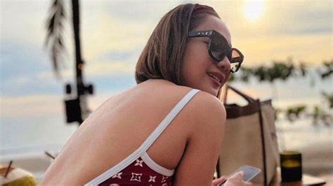 Potret Seksi Artis Bunga Citra Lestari Pakai Dress Aksen Transparan Gaya Bcl Malah Diprotes