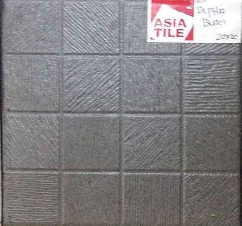 Sensasi 'kasar' bisa menjadi desain yang unik untuk lantai kamar mandi dengan model keramik seperti ini. Harga Keramik Lantai Kamar Mandi Ukuran 20x20 | Desain ...