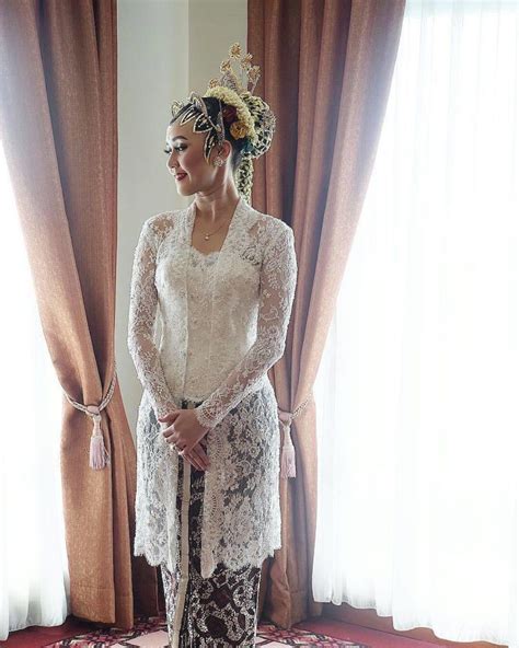 Kebaya Akad Nikah Nuansa Warna Putih Modern Kumpulan Model Kebaya Modern