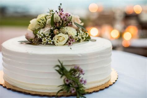 The great thing about making a fruit cake is that it can be made well in advance of the big day. Wedding Cake Decor | Spiral Finish | All Inclusive Wedding ...