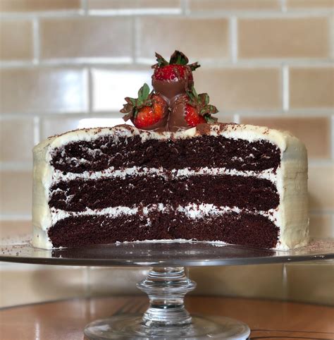 [homemade] Chocolate Cake With Vanilla Buttercream And Strawberried Food