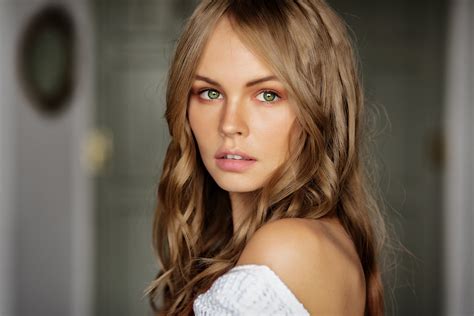 2048x1152 Model Green Eyes Face Russian Blonde Girl Anastasiya