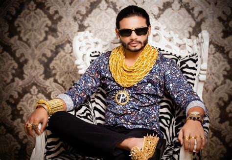 meet the man who wears 5 kgs of gold every day can you guess what its worth trending