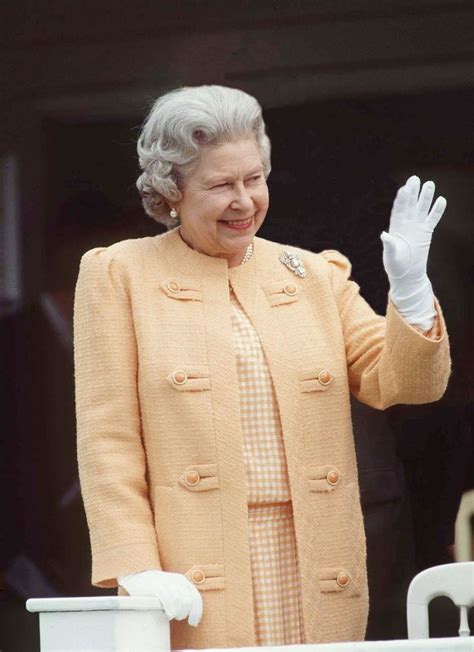 4 June 1995 Queen Elizabeths Style And Fashion Evolution In Pictures