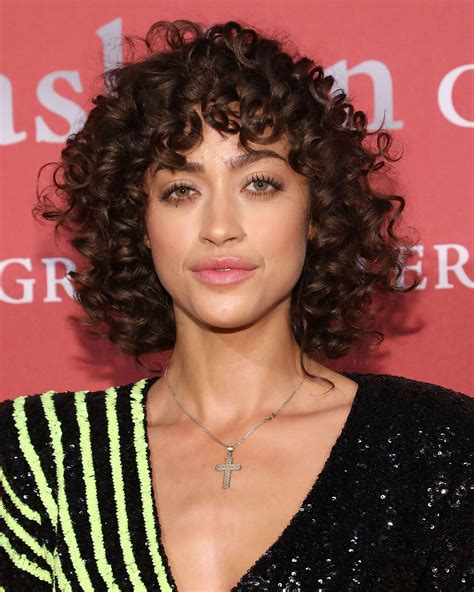 Top Celebrities With Curly Hair Poppy
