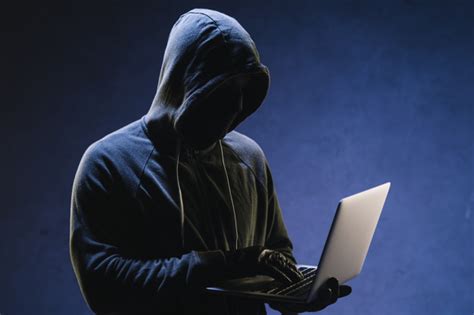 100 gambar anonymous mask anonim gratis pixabay. Hacker con portátil | Descargar Fotos gratis