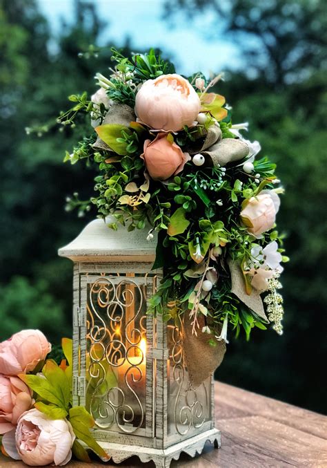 30 Lanterns With Flowers Centerpieces