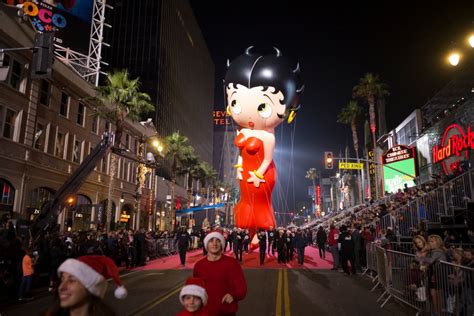 Photos The 86th Annual Hollywood Christmas Parade Daily News