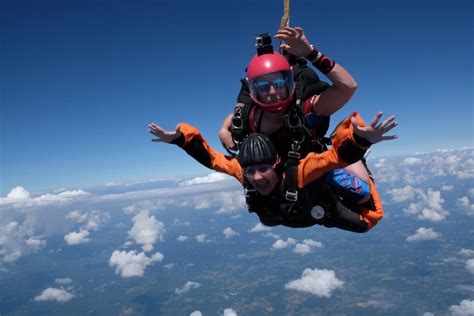 What Is Tandem Skydiving And How Does It Work Skydive Carolina