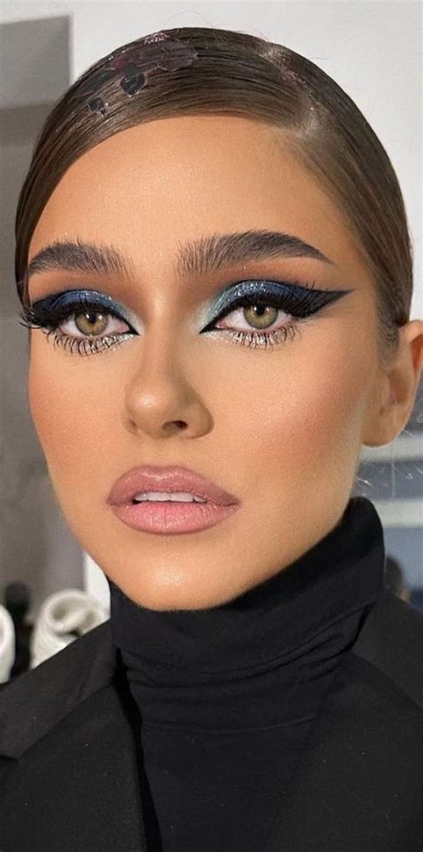 40 Gorgeous Holiday Makeup Ideas Shimmery Icy Blue Cut Crease