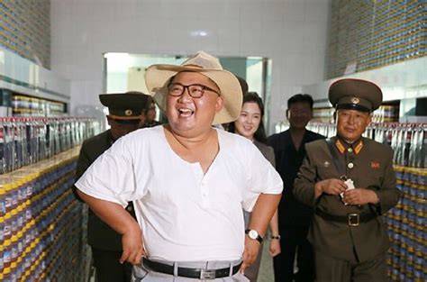 Kuzey Kore Lideri Kim Jon Un Bu Kez Giyimiyle Dikkatleri üzerine çekti