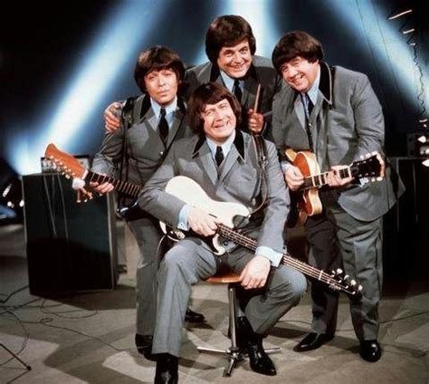 В 1915 окончил высшую школу музыки (берлин) по классу в. Die German Beatles: Hans Joachim Kulenkampff (vorne) im ...