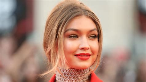 Η συγνώμη της gigi hadid για το μαύρο εξώφυλλο της vogue italia που προκάλεσε αντιδράσεις