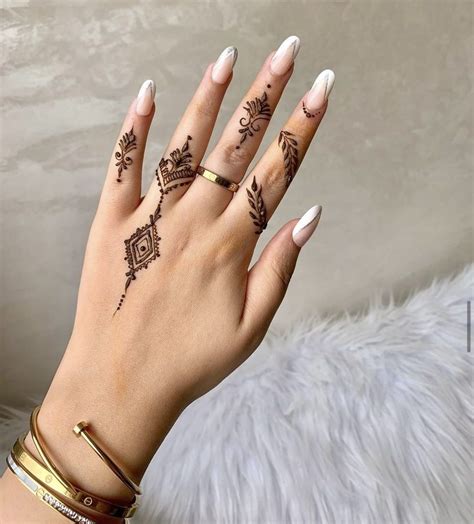 Pin By On Hennaa Henna Style Tattoos Henna Tattoo Hand Henna