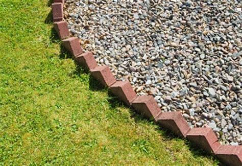 A traditionally designed angular brick, ideal for edging garden borders or pathways. Finish Off Your Landscape With Elegant Brick Edging | tufudy