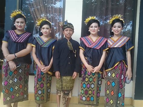 Aku uwah sembahyang asli orang lombok : Baju Adat Lombok