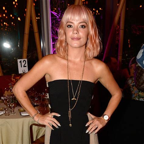 Lily Allen Joins Tinder Find Out What Her Profile Says E Online