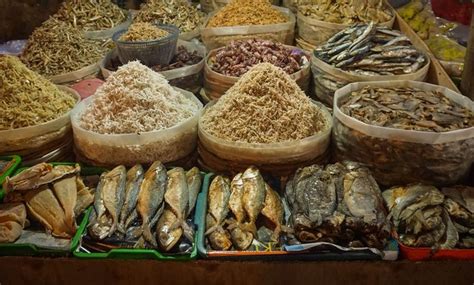 Namun banyak orang tidak tahan bau yang kuat dari ikan rebus polos. Proses Membuat Ikan Asin Paling Enak | Gurih Dan Murah
