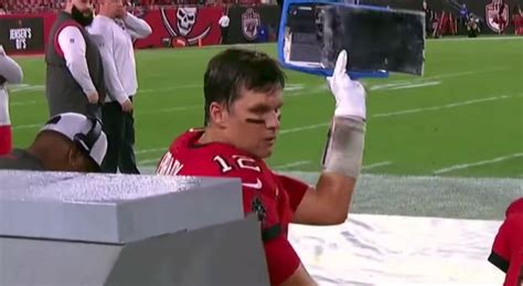 Tom Brady Throws Tablet Shouts At Ref After New Orleans Saints Loss Us Weekly