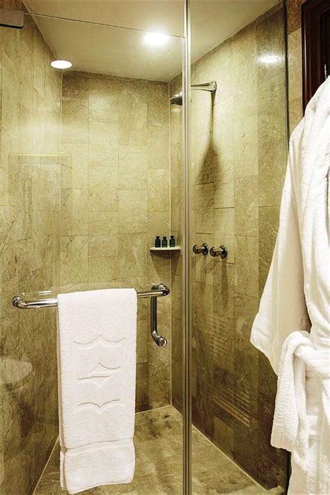 Penggunaan shower kini tidak hanya di rumah besar saja, rumah minimalis pun juga sudah banyak yang menggunakan shower. √ 13 model & harga shower kamar mandi minimalis modern terbaru