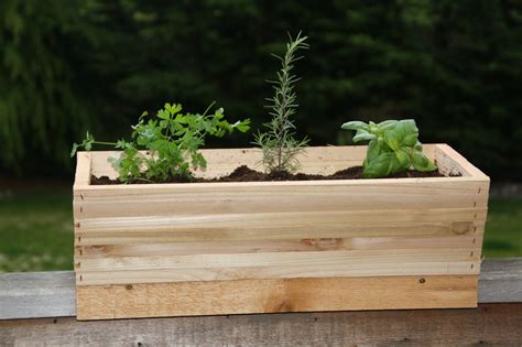Here are the complete diy how to make a wooden planter box instructions. Deck Railing Planter Fits 4 or 6 inch railings 24" long 7 ...