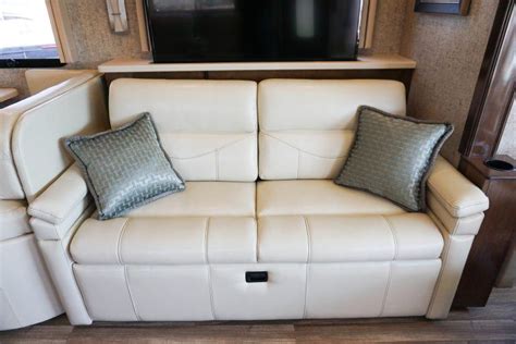 35 Thor Miramar Luxury Class A Rv Rental Int 22