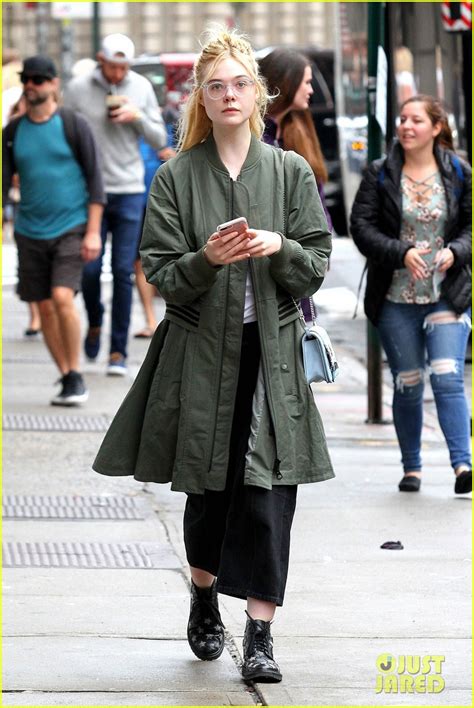 Elle Fanning Takes A Casual Stroll Around New York Photo 3950313