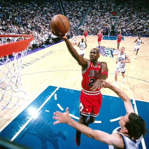For femte gang i like mange finaler, ble michael jordan kåret til nba finals mvp. 11. 1997 Chicago Bulls - Top 20 Greatest NBA Teams Ever - ESPN