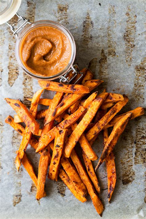 Healthy, crispy baked sweet potato fries are completely possible! Homemade vegan bbq sauce with sweet potato fries - Lazy Cat Kitchen